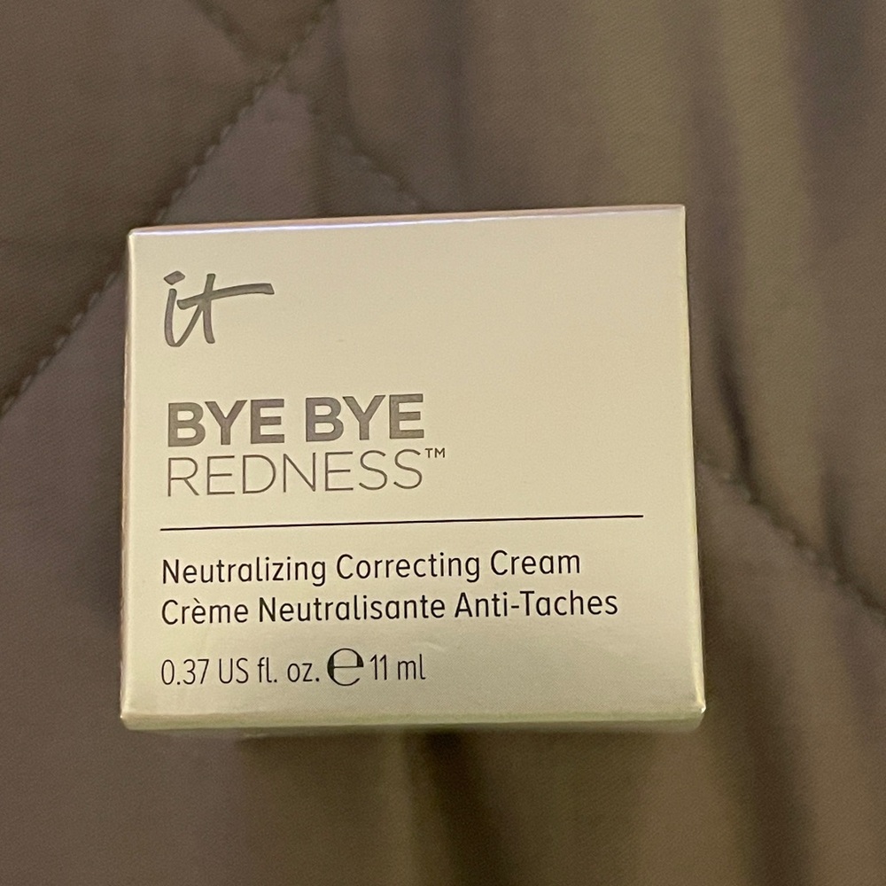 FAIR SKIN SERUM/FOUNDATION/COLOR CORRECTING BUNDLE